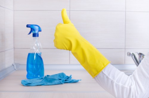 Move in cleaning for a Surrey flat with access and parking considerations